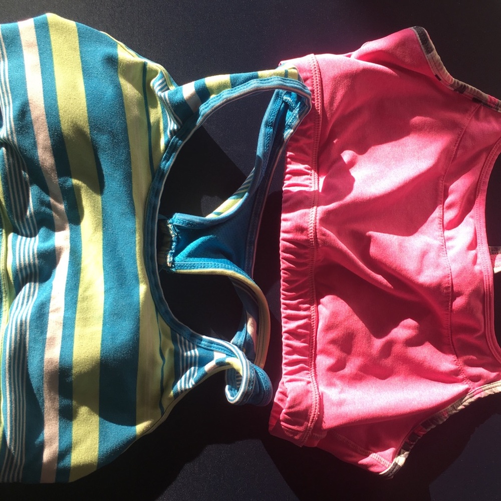 2 sports bras made of cotton